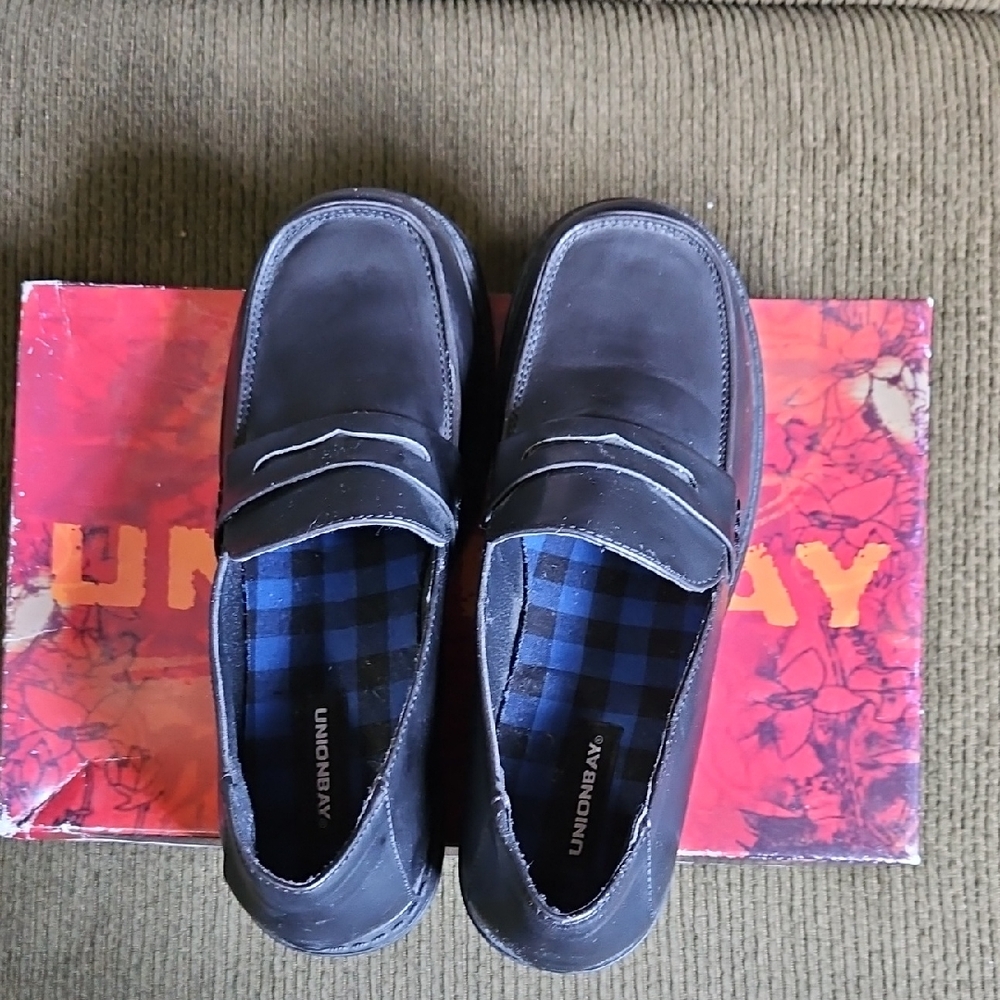 UNIONBAY Black Slip-On Loafers for Everyday Comfort